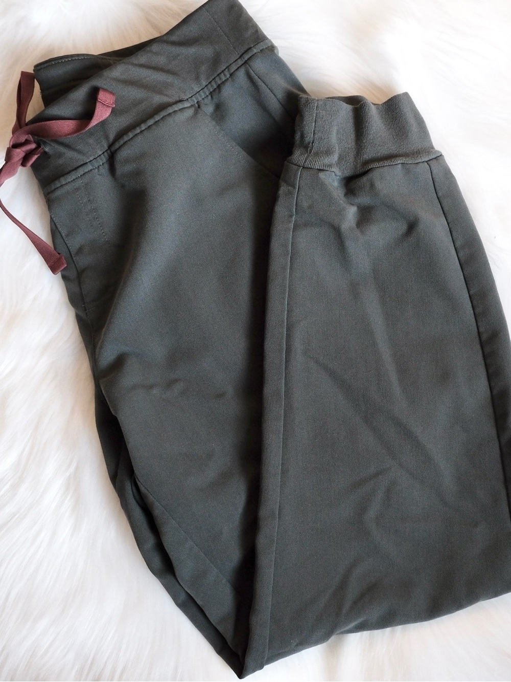 Figs “Bonsai” olive green Drawstring Zamora Jogger scrubs size medium petite
